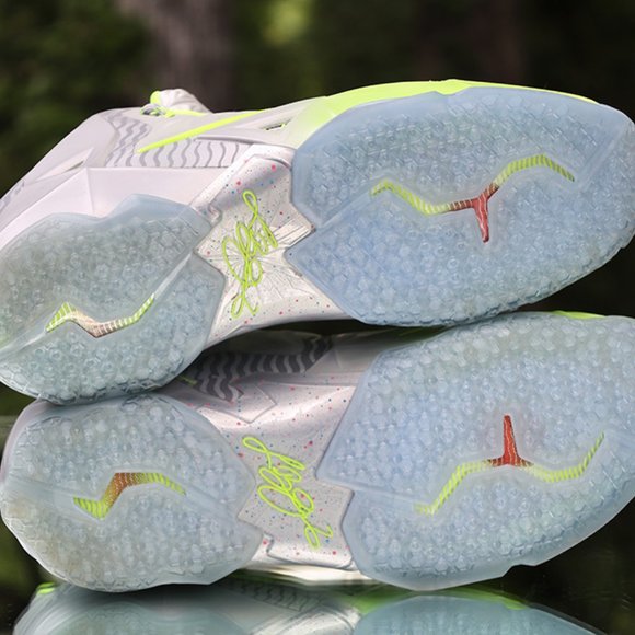 Nike LeBron 11 Maison Luster Volt - Picture 13 of 16